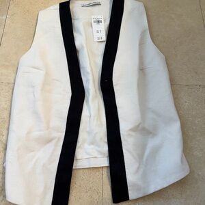 Abercrombie & Fitch Cream and Black Vest